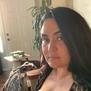 Meet your Posher, Roya